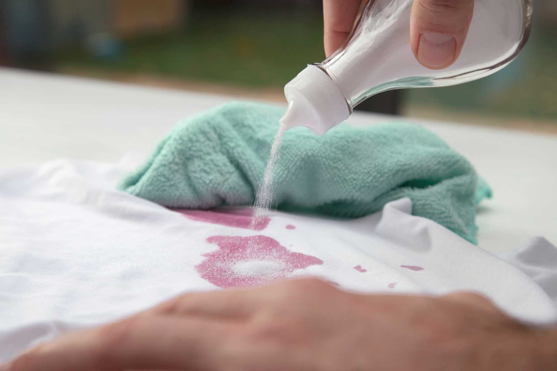 10 best ways to remove red wine stains (2020)