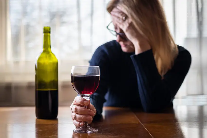 Alcohol and Anxiety: Signs of Addiction