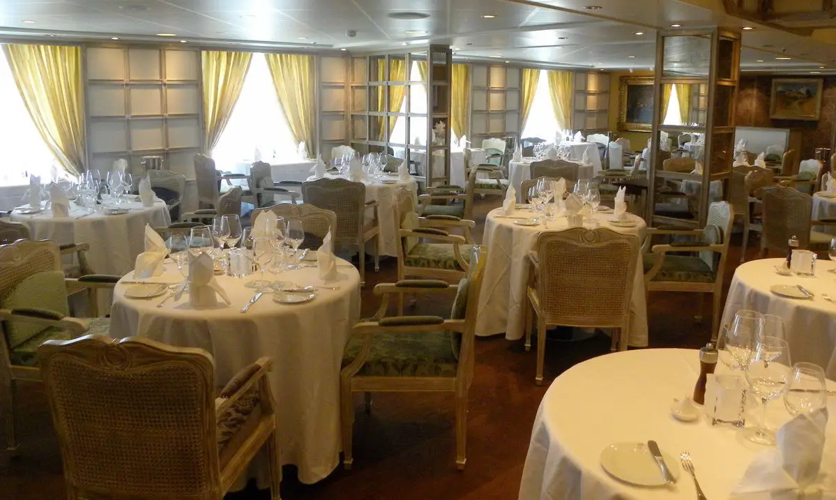 Dining on the Riviera of Oceania Cruises