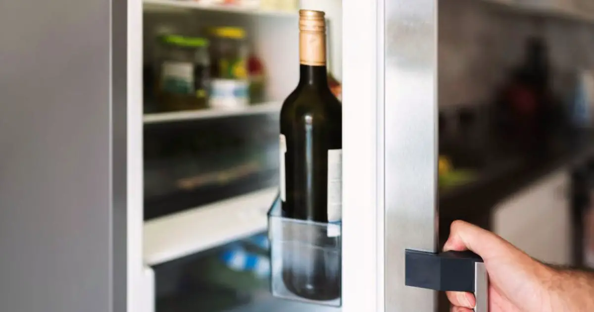 Does Keeping Red Wine in the Fridge Really Stop It ...