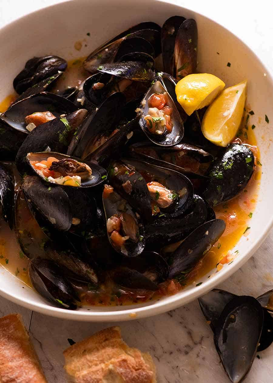 How to cook Mussels with Garlic White Wine Sauce