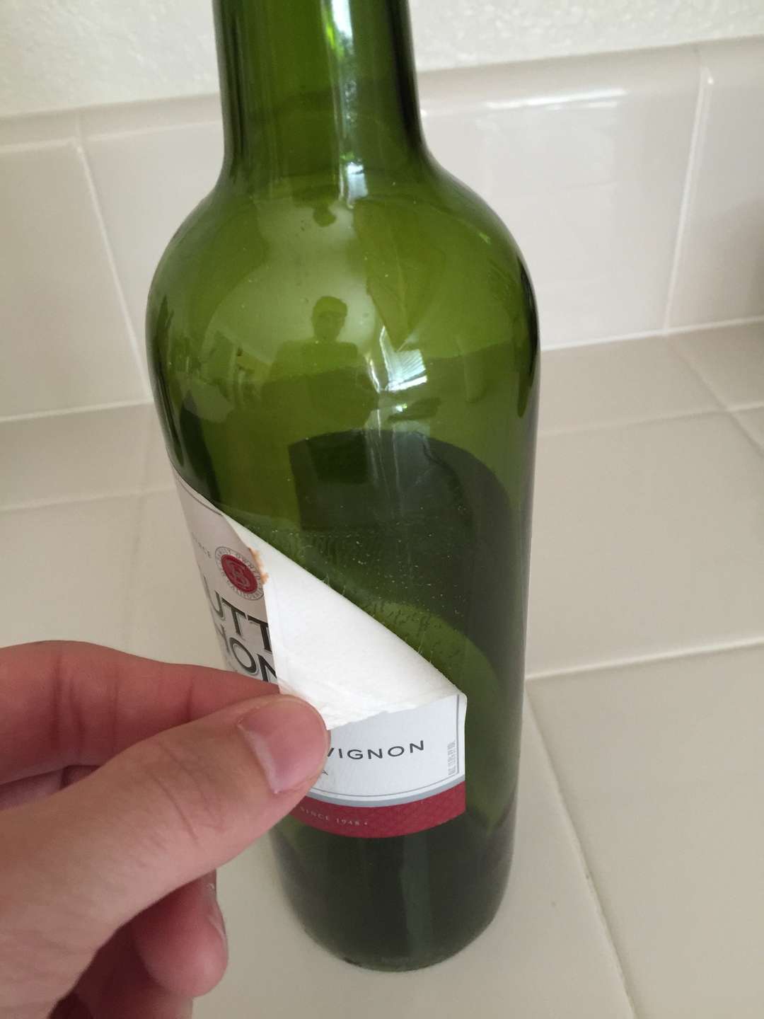 How to remove the label from a wine bottle the easy way