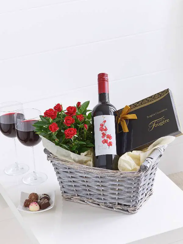 Luxury Red Wine Gift Basket.  buy online or call 0151 928 ...