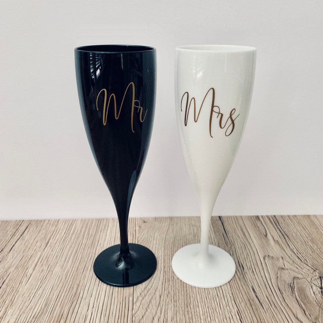 Mr &  Mrs champagne flutes black and white plastic glasses ...