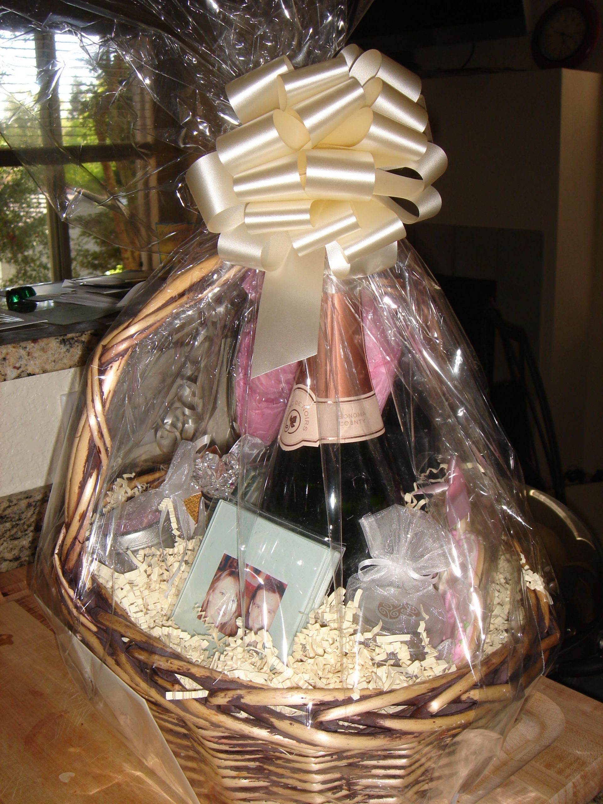 Our wedding favors wine baskets with special goodies!