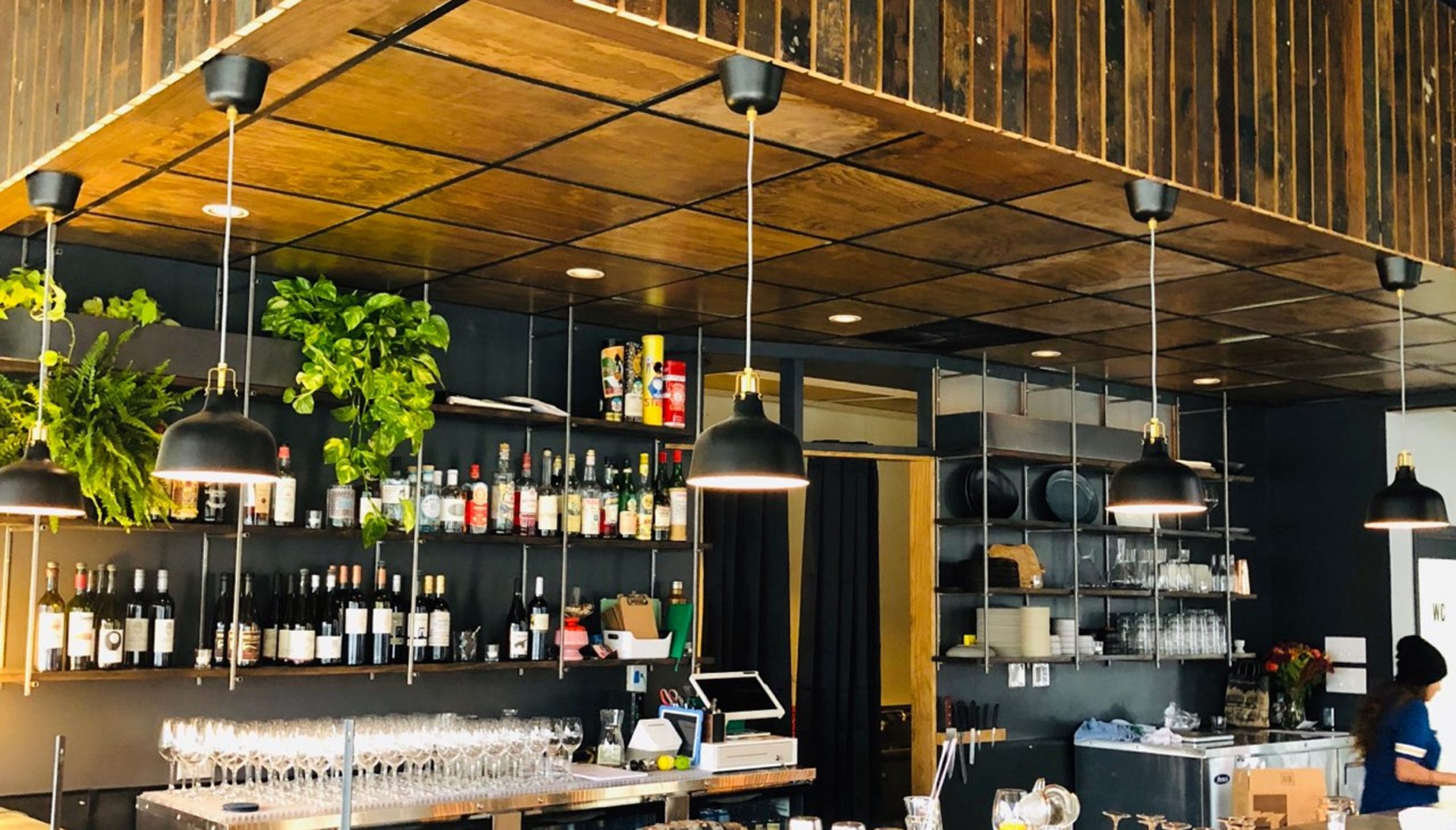 Pop the cork: Voyager wine bar is open in Bay View