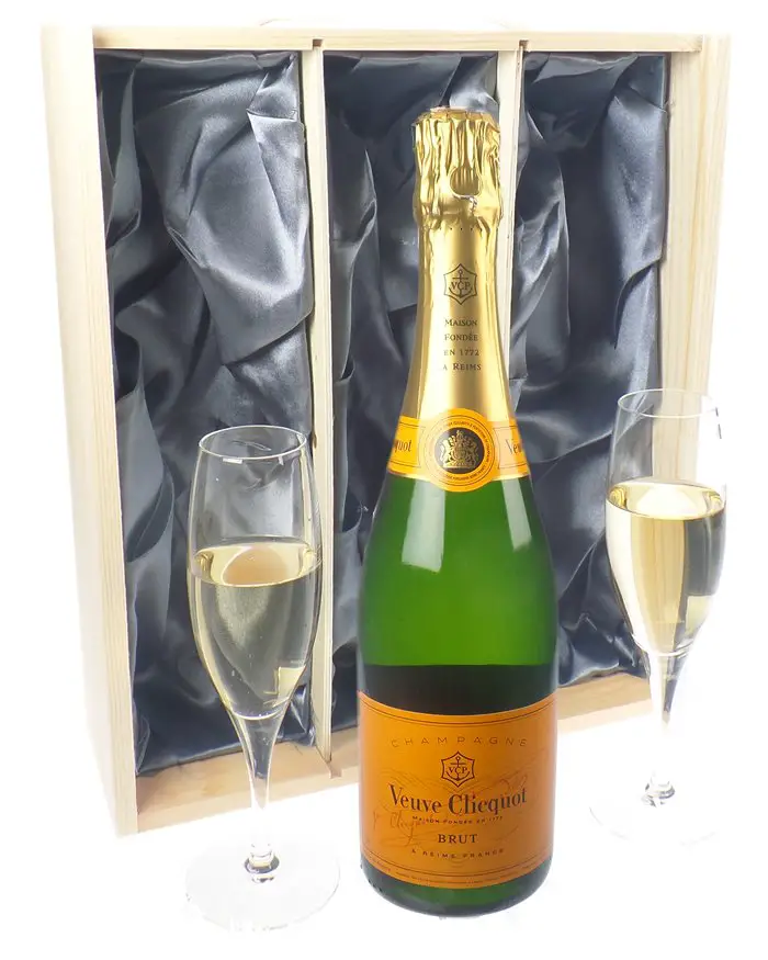 Veuve Clicquot Champagne Gift Set With Flute Glasses